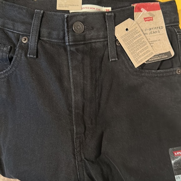 Levi’s High Waisted Mom Jean Black. Size25/27 on tags. Destruction. 💯 Cotton. - Picture 12 of 12